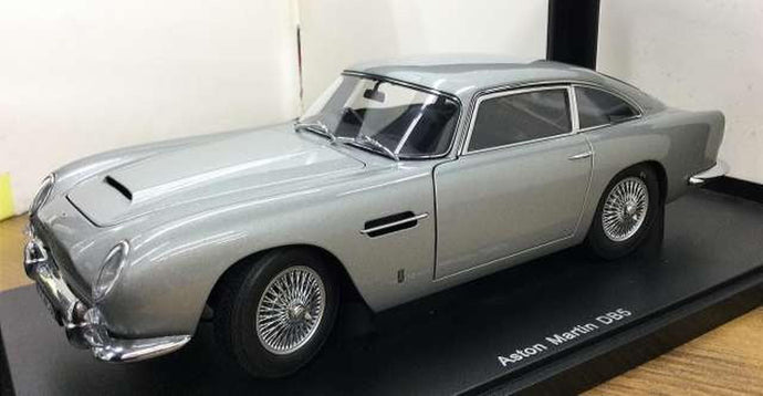 AUTOart Aston Martin DB5 1/18 Scale Model Car– Used