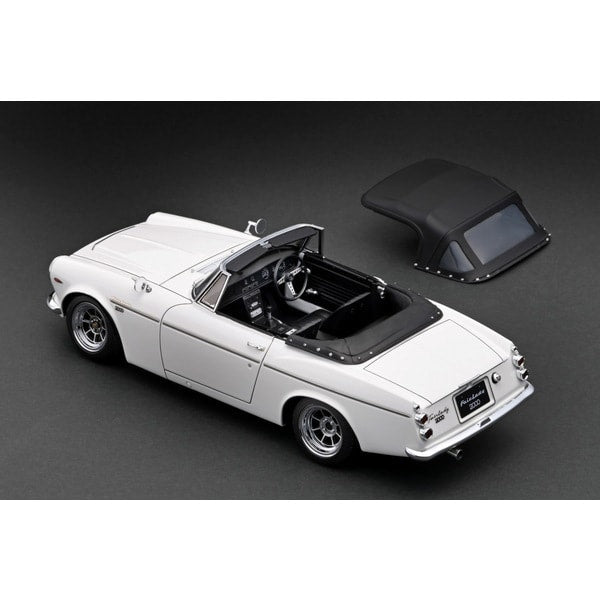 Carica immagine in Galleria Viewer, ignition modelIG2713 1/18 Datsun Fairlady 2000 SR311 White
