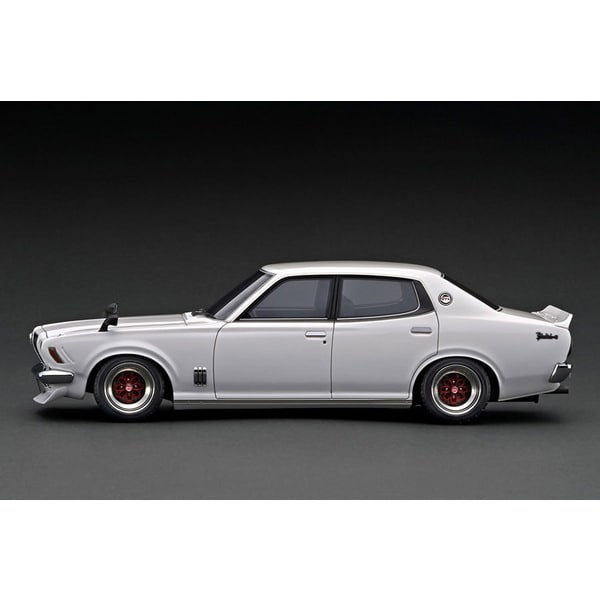 Laden Sie das Bild in Galerie -Viewer, ignition modelIG3167 1/18 Nissan Bluebird U 2000GTX G610 White with Engine
