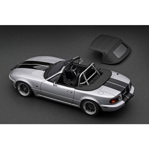 Laden Sie das Bild in Galerie -Viewer, ignition modelIG3202 1/18 Eunos Roadster NA Silver With Engine
