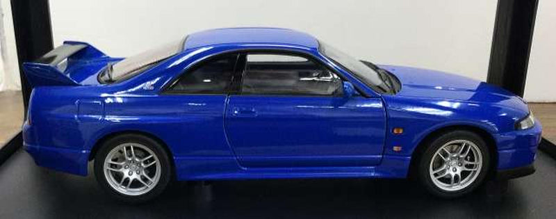 Load image into Gallery viewer, AUTOART Skyline GT-R V-SPEC LM (R33) 1/18 Scale Car– Used
