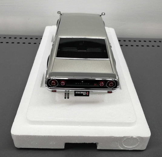 AUTOart Nissan Skyline 2000GT-R (KPGC110) 1/18 Scale Car– Used