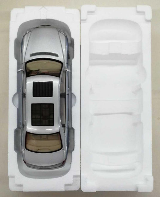 AUTOart Maybach 62 LWB 1/18 Scale Model Car– Used