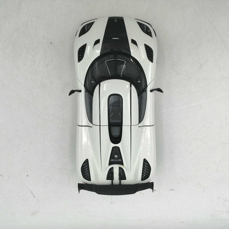 Laden Sie das Bild in Galerie -Viewer, AUTOart 1/18 Koenigsegg Agera RS Scale Model Car– Used
