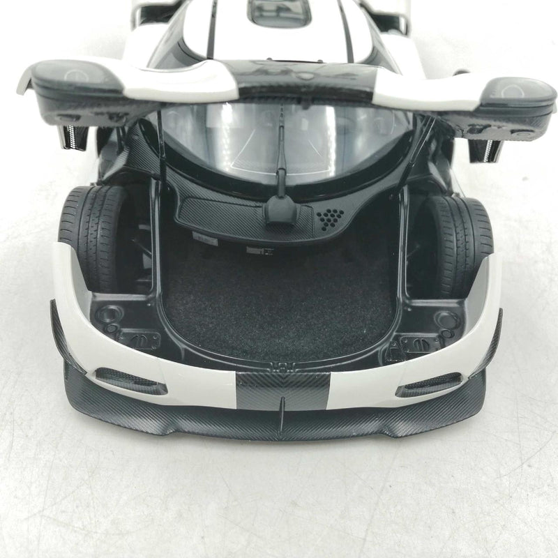 Laden Sie das Bild in Galerie -Viewer, AUTOart 1/18 Koenigsegg Agera RS Scale Model Car– Used
