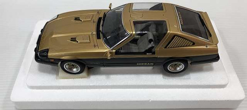 Laden Sie das Bild in Galerie -Viewer, AUTOart &quot;Seibu Keisatsu&quot; 1/18 Nissan Fairlady 280Z Super Z Scale Car– Used
