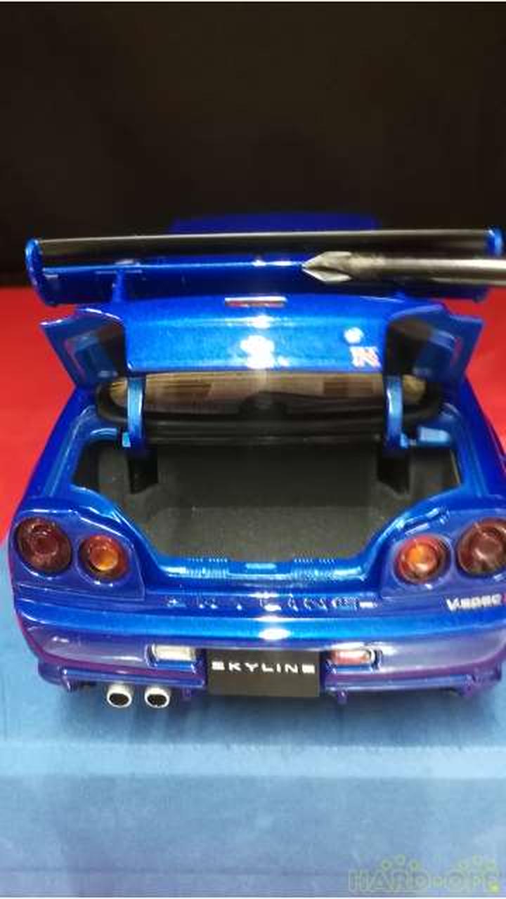 Cargue la imagen en el visor de la galería, AUTOart 77335 Nissan Skyline GT-R (R34) V-SPEC II 1/18 Scale Car– Used
