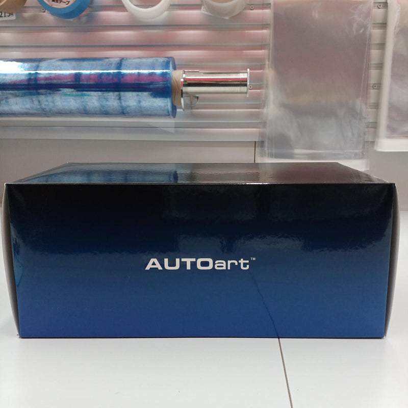 Load image into Gallery viewer, AUTOART NISSAN SKYLINE 2000 GT-R 1/18 Scale Car– Used
