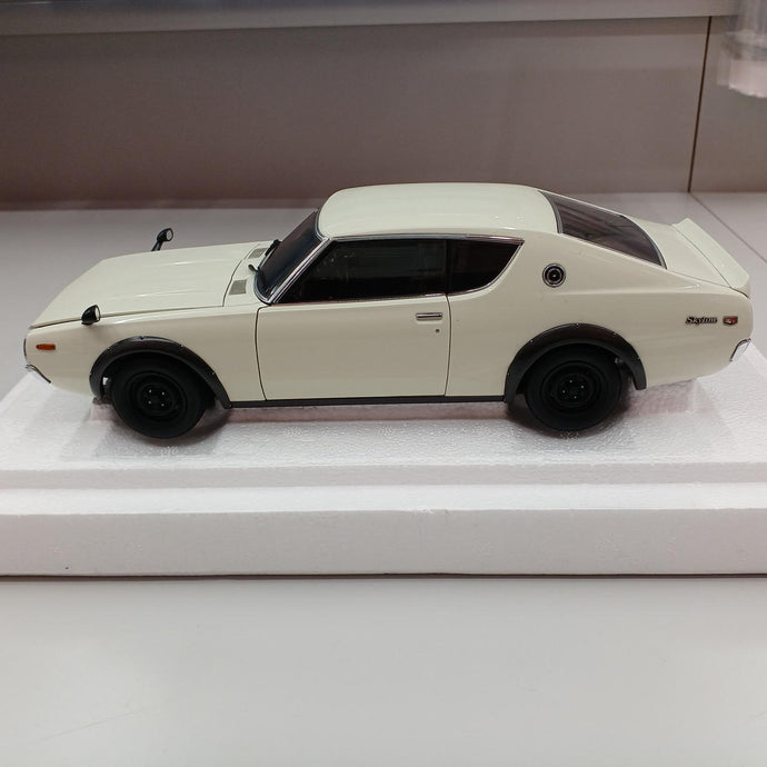 AUTOART NISSAN SKYLINE 2000 GT-R 1/18 Scale Car– Used