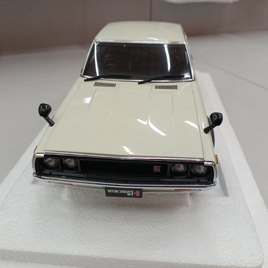 AUTOART NISSAN SKYLINE 2000 GT-R 1/18 Scale Car– Used
