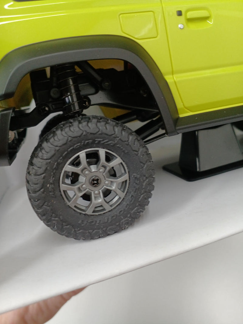 Chargez l&#39;image dans la visionneuse de la galerie, KYOSHO SUZUKI Jimny Sierra RC Car - Used
