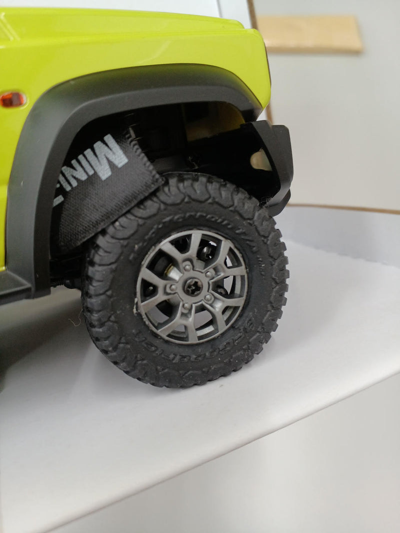 Chargez l&#39;image dans la visionneuse de la galerie, KYOSHO SUZUKI Jimny Sierra RC Car - Used
