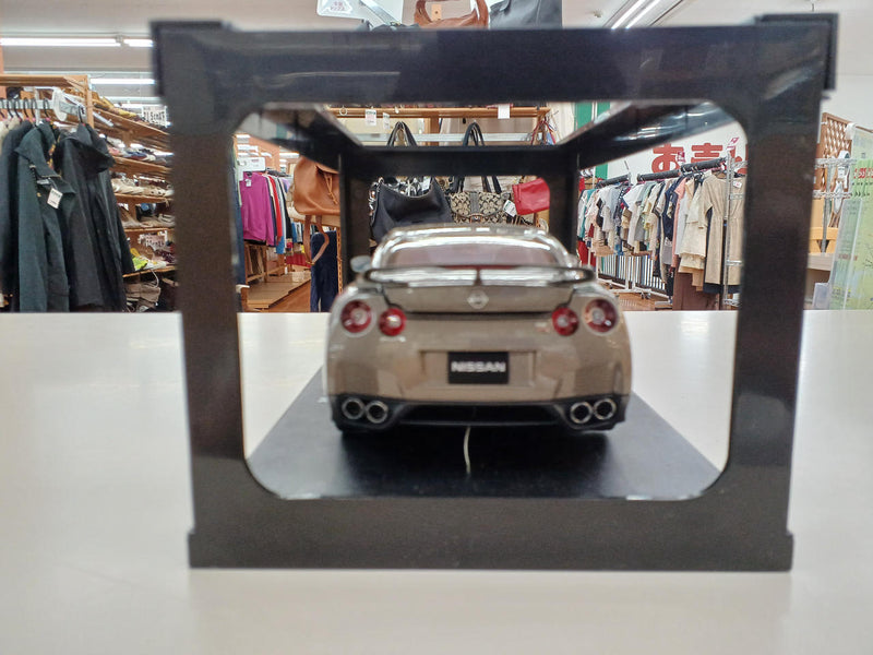 Load image into Gallery viewer, AUTOART NISSAN GT-R (R35) NISSAN MODEL CAR COLLECTION 1/18 Scale– Used
