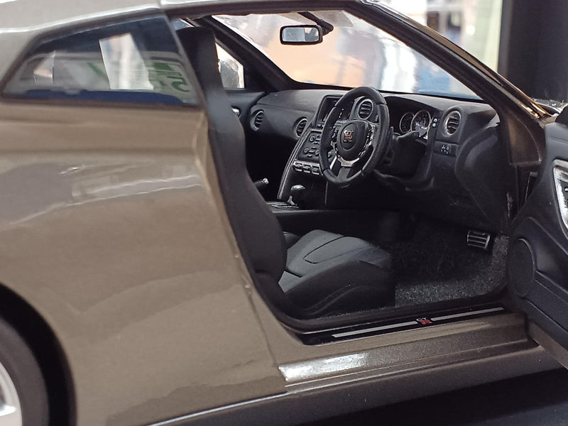 Load image into Gallery viewer, AUTOART NISSAN GT-R (R35) NISSAN MODEL CAR COLLECTION 1/18 Scale– Used
