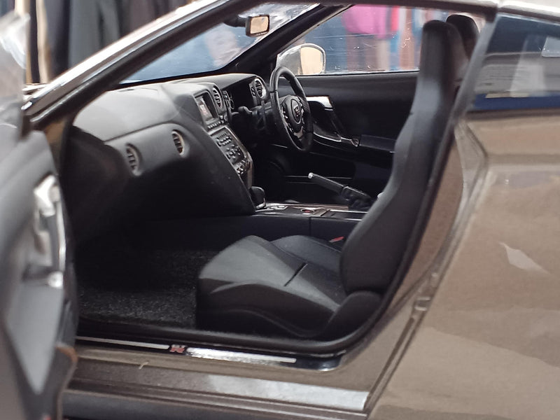 Load image into Gallery viewer, AUTOART NISSAN GT-R (R35) NISSAN MODEL CAR COLLECTION 1/18 Scale– Used
