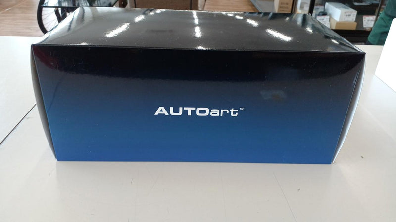 Cargue la imagen en el visor de la galería, AUTOart 77505 1/18 Nissan GT-R (R35) Nismo Special Edition– Used
