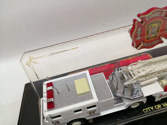 CODE 3 1/64 CITY OF WASHINGTON D.C. AERIAL LADDER Diecast Model– Used