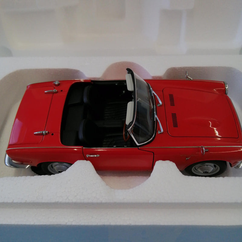 Laden Sie das Bild in Galerie -Viewer, AUTOart 1/18 Honda S800 Scale Model Car– Used
