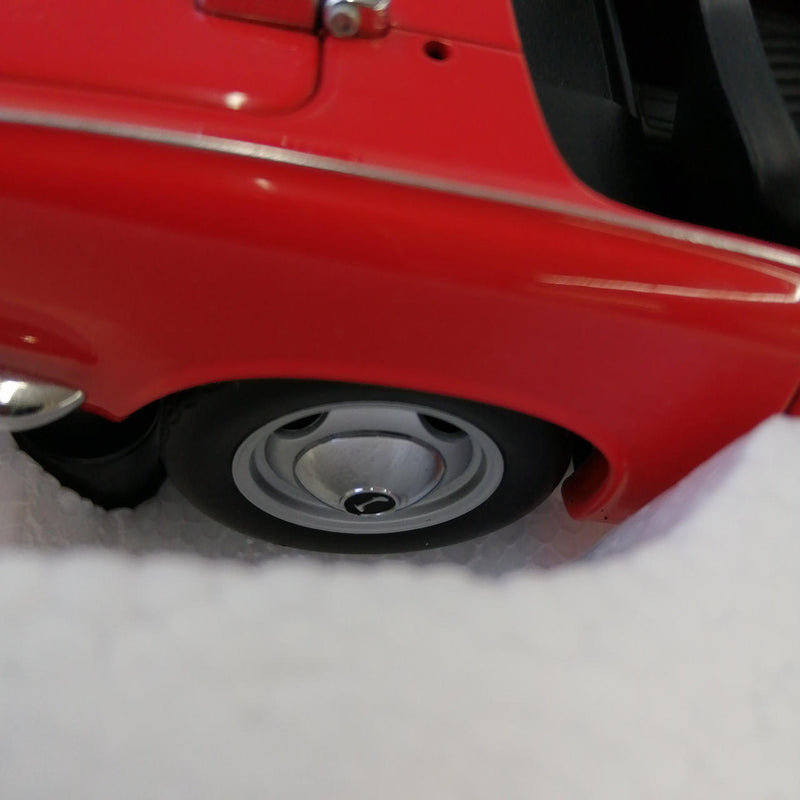 Laden Sie das Bild in Galerie -Viewer, AUTOart 1/18 Honda S800 Scale Model Car– Used
