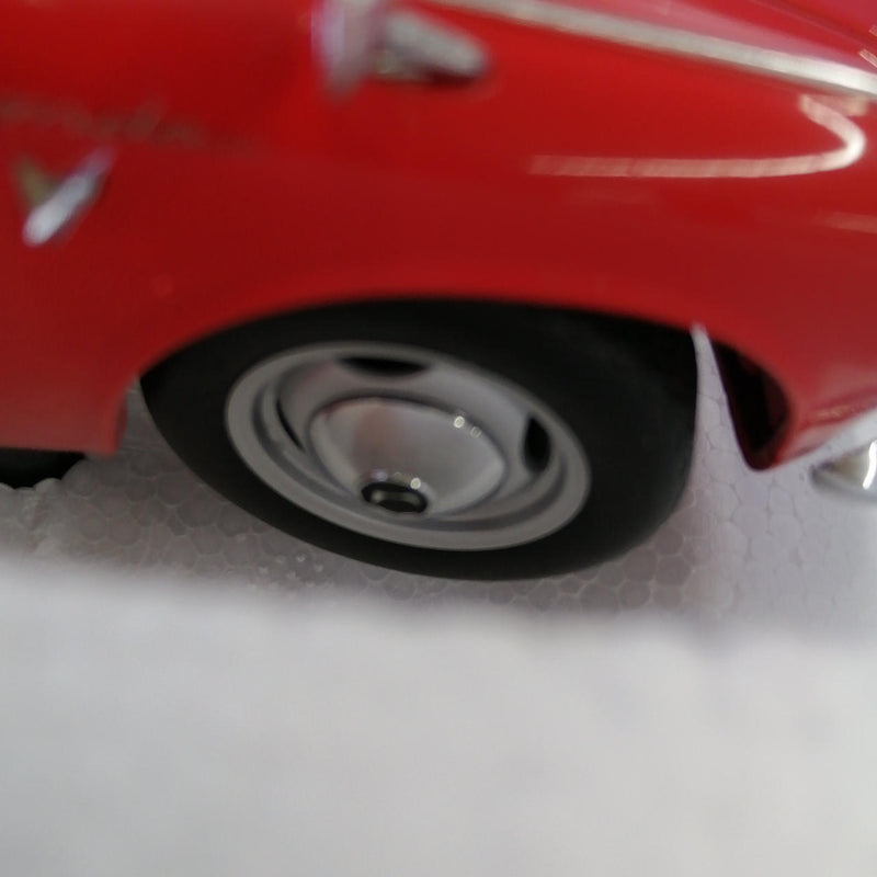 Laden Sie das Bild in Galerie -Viewer, AUTOart 1/18 Honda S800 Scale Model Car– Used
