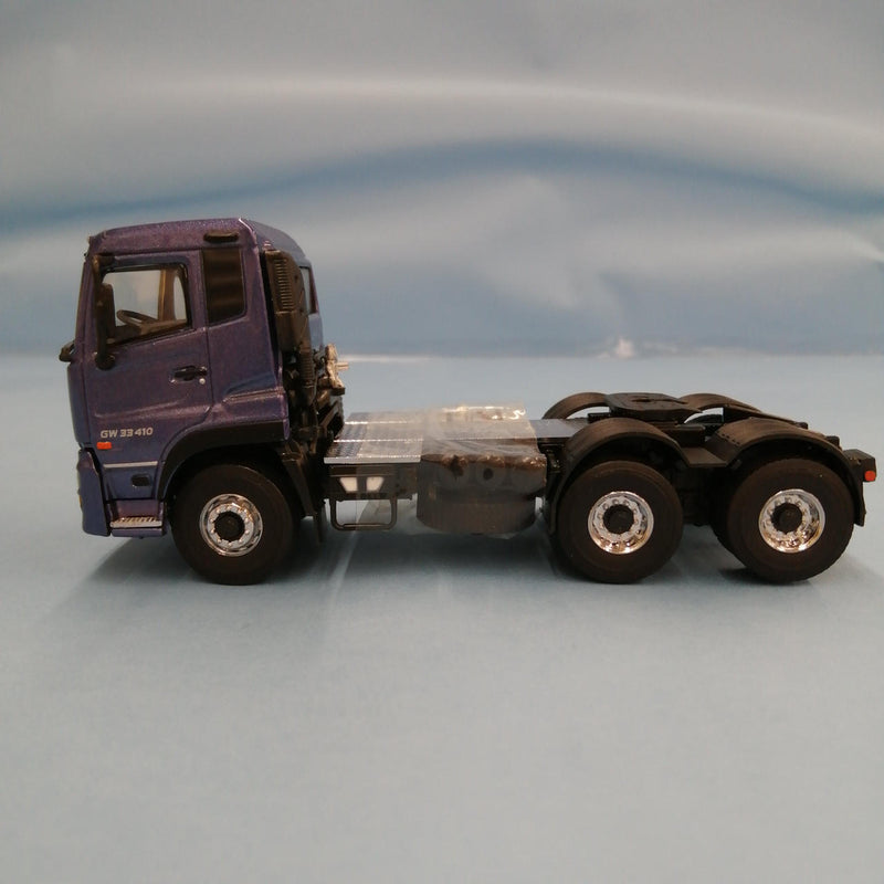 Cargue la imagen en el visor de la galería, UD TRUCKS 1/50 QUON Dark Blue Scale Model– Used
