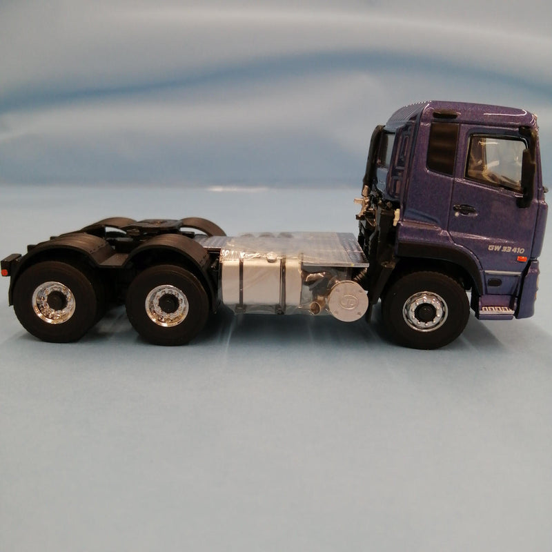 Cargue la imagen en el visor de la galería, UD TRUCKS 1/50 QUON Dark Blue Scale Model– Used
