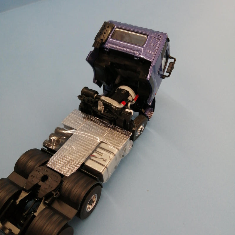 Cargue la imagen en el visor de la galería, UD TRUCKS 1/50 QUON Dark Blue Scale Model– Used
