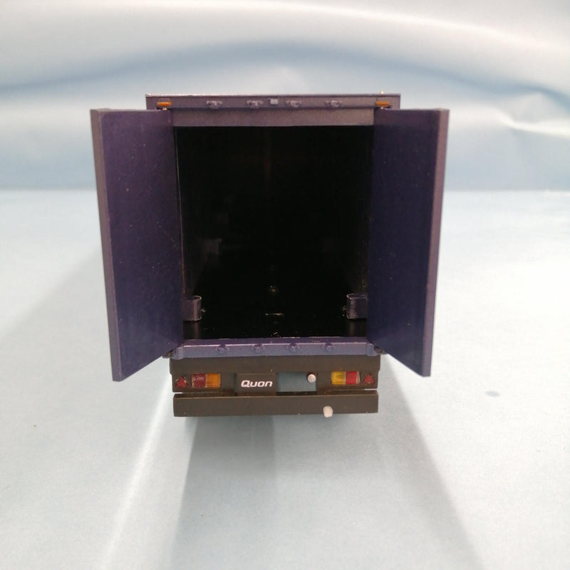 Cargue la imagen en el visor de la galería, UD TRUCKS 1/50 QUON Dark Blue Scale Model– Used
