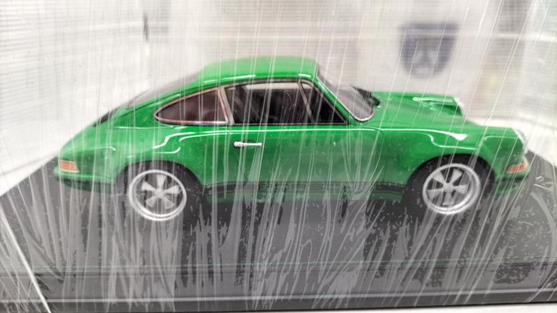 Laden Sie das Bild in Galerie -Viewer, AR.TIMA 1/18 Porsche 911 S/T Scale Model Car– Used

