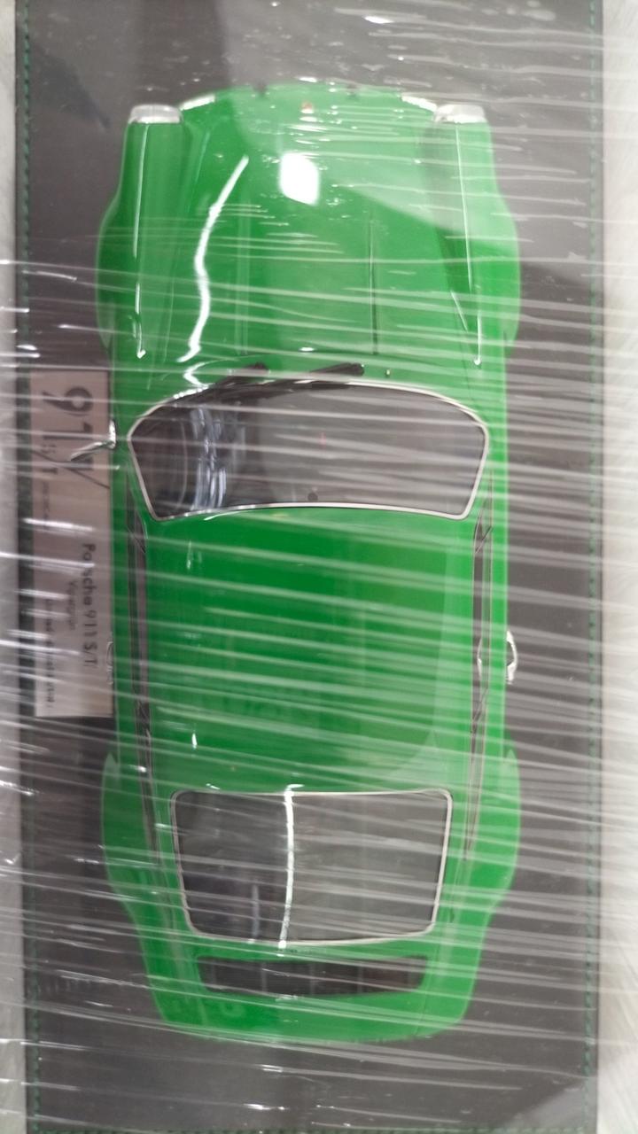 Laden Sie das Bild in Galerie -Viewer, AR.TIMA 1/18 Porsche 911 S/T Scale Model Car– Used
