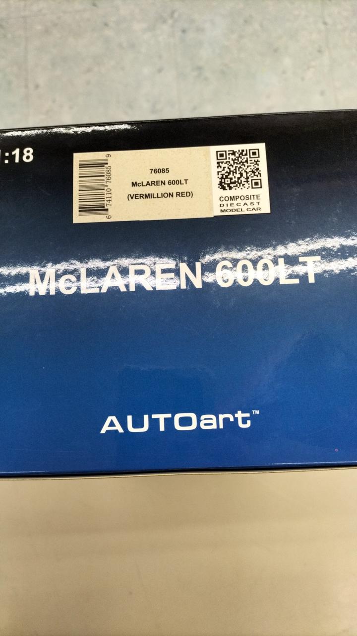 Load image into Gallery viewer, AUTOart McLaren 600LT Diecast Car 1/18 Scale– Used
