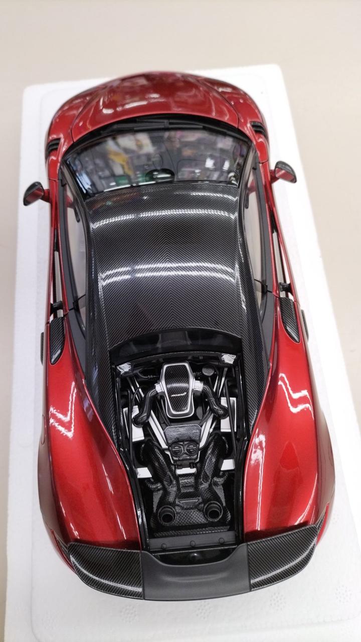 Load image into Gallery viewer, AUTOart McLaren 600LT Diecast Car 1/18 Scale– Used
