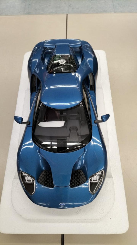 AUTOart Ford GT 2017 Diecast Car 1/18 Scale– Used