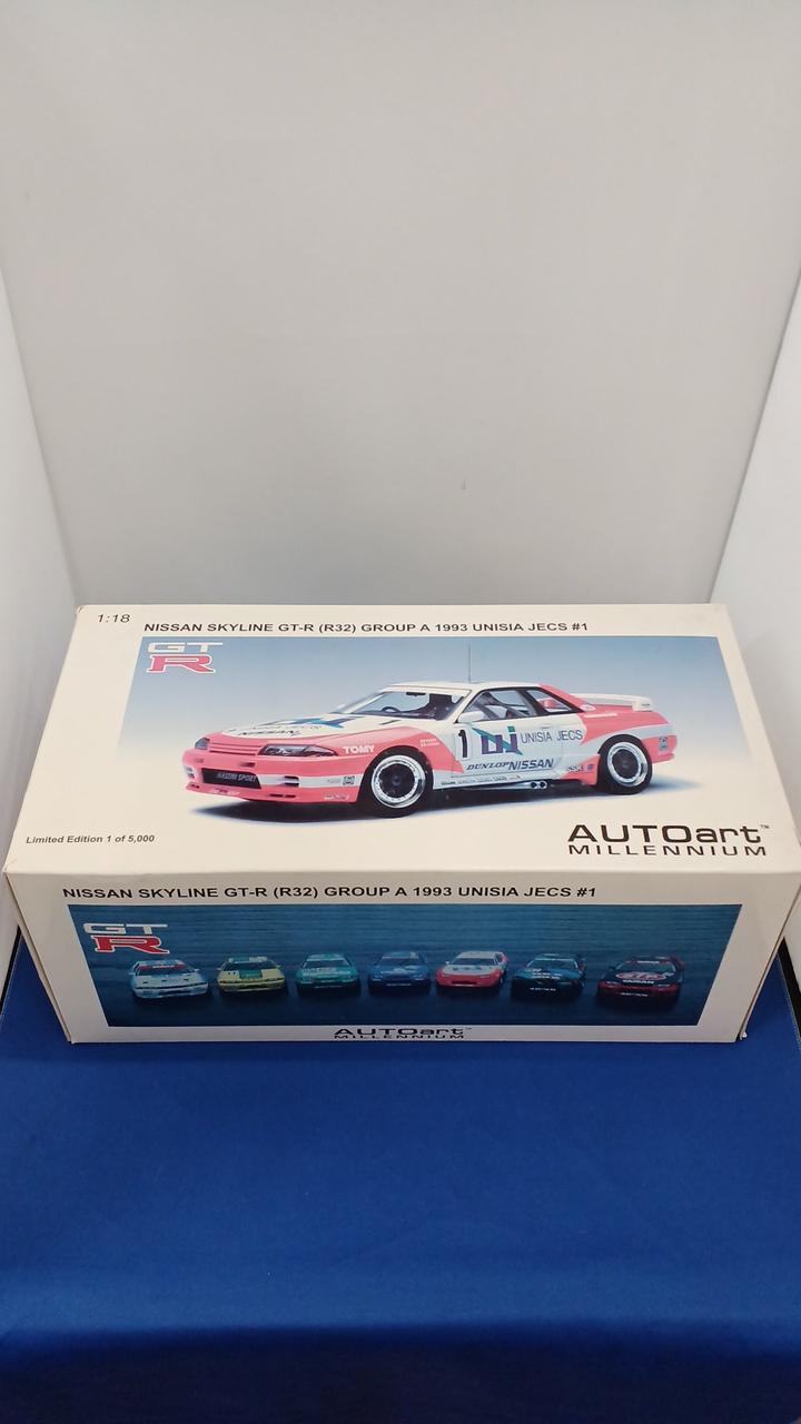 Load image into Gallery viewer, AUTOart Skyline GT-R R32 UNISIA JECS 1/18 Diecast Car– Used
