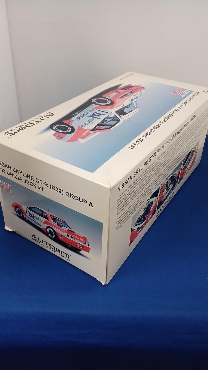 Load image into Gallery viewer, AUTOart Skyline GT-R R32 UNISIA JECS 1/18 Diecast Car– Used
