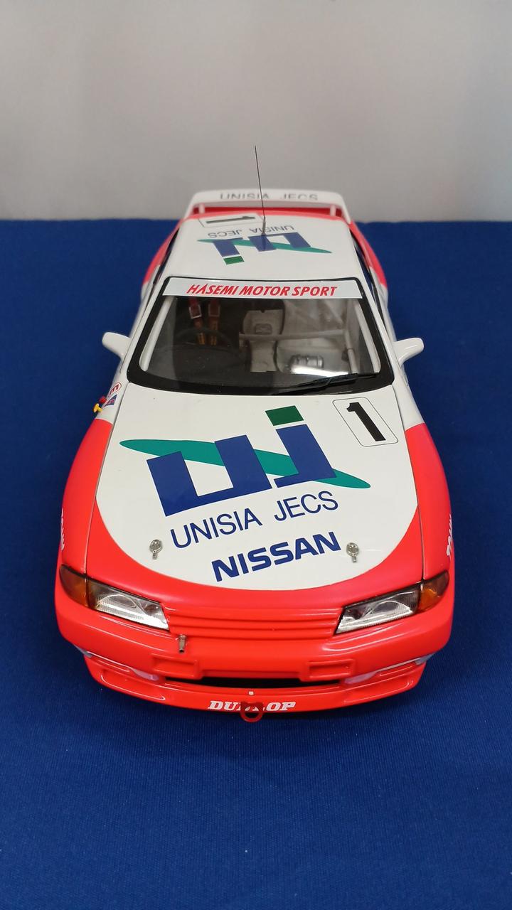 Load image into Gallery viewer, AUTOart Skyline GT-R R32 UNISIA JECS 1/18 Diecast Car– Used
