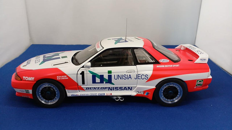 Load image into Gallery viewer, AUTOart Skyline GT-R R32 UNISIA JECS 1/18 Diecast Car– Used
