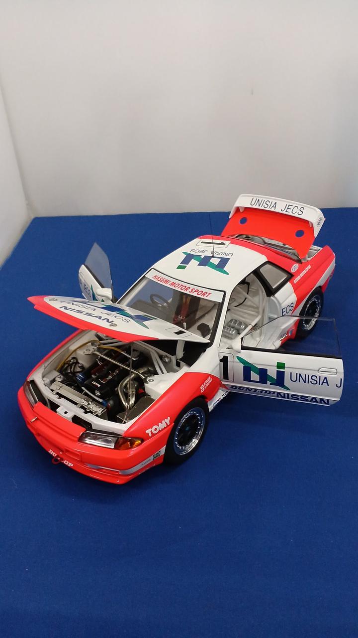Load image into Gallery viewer, AUTOart Skyline GT-R R32 UNISIA JECS 1/18 Diecast Car– Used
