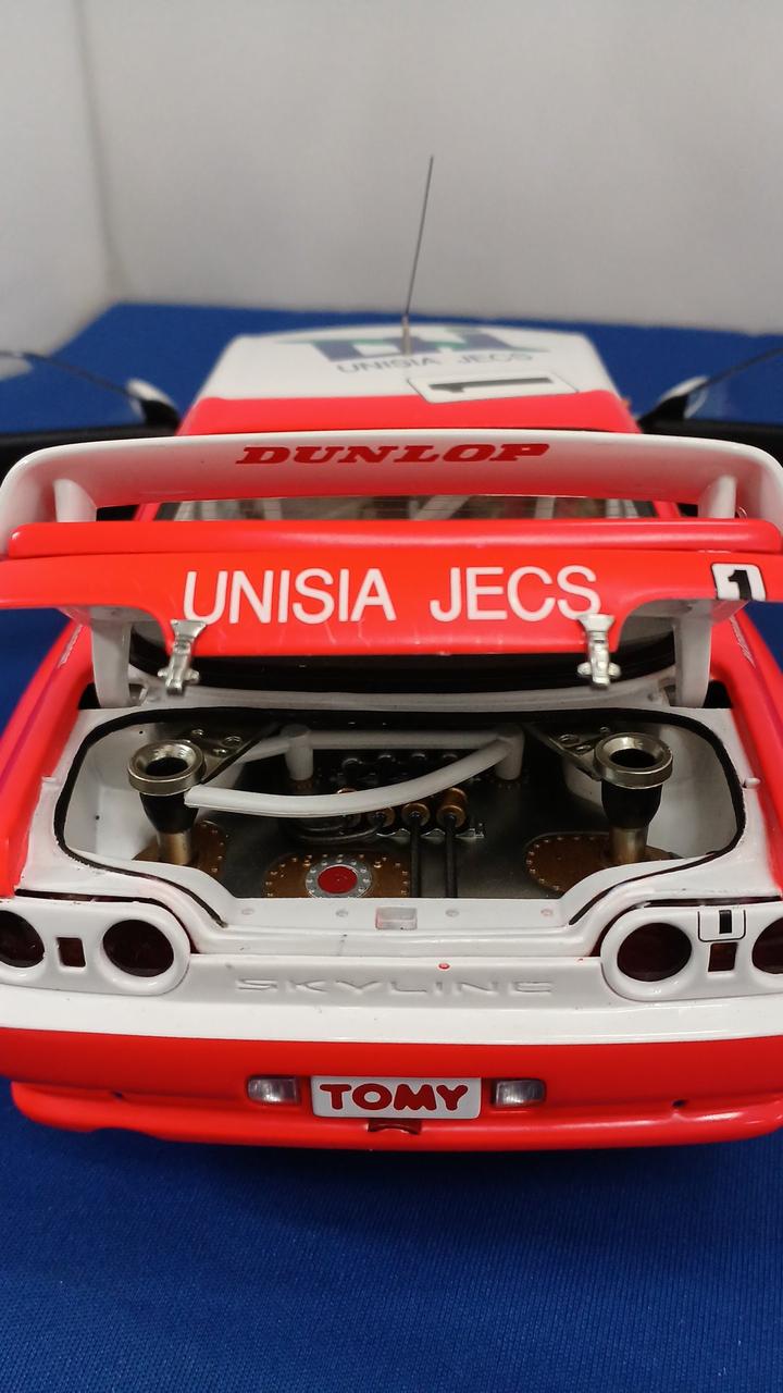Load image into Gallery viewer, AUTOart Skyline GT-R R32 UNISIA JECS 1/18 Diecast Car– Used
