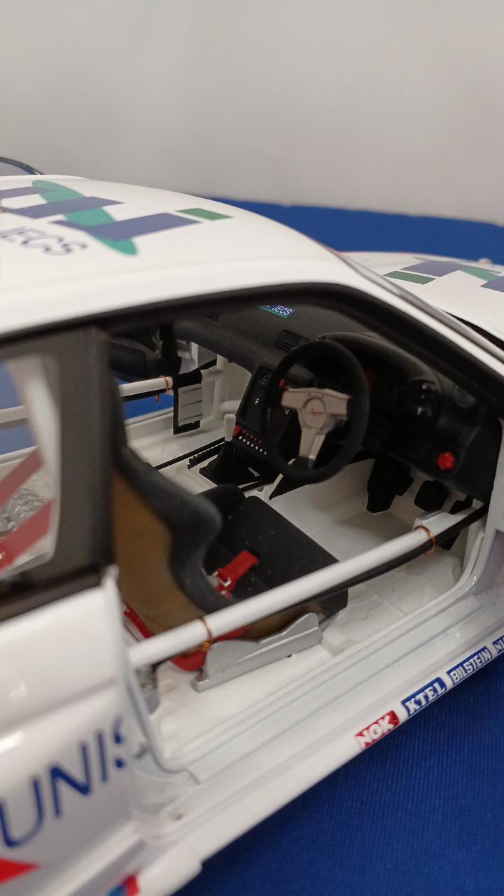 Load image into Gallery viewer, AUTOart Skyline GT-R R32 UNISIA JECS 1/18 Diecast Car– Used
