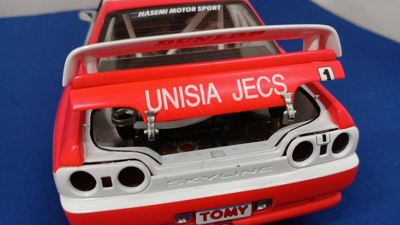 Load image into Gallery viewer, AUTOart Skyline GT-R R32 UNISIA JECS 1/18 Diecast Car– Used
