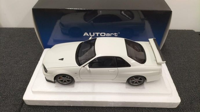 AUTOart Nissan Skyline 1/18 Scale Model Car– Used
