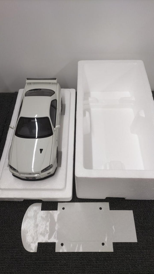 AUTOart Nissan Skyline 1/18 Scale Model Car– Used