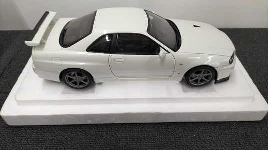 AUTOart Nissan Skyline 1/18 Scale Model Car– Used