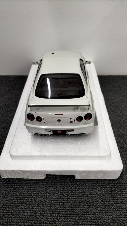 AUTOart Nissan Skyline 1/18 Scale Model Car– Used