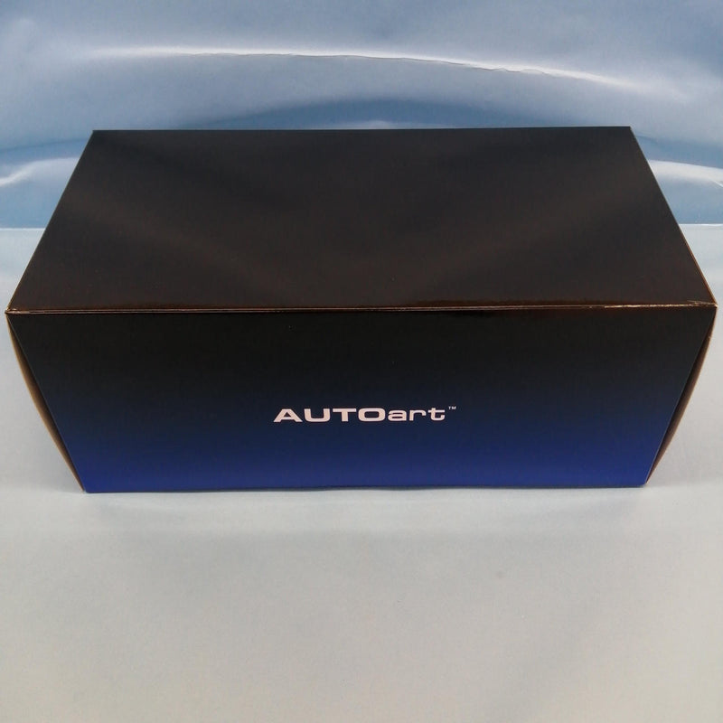 Cargue la imagen en el visor de la galería, AUTOart 77464 1/18 Nismo R34 GT-R Z-TUNE Scale Car– Used
