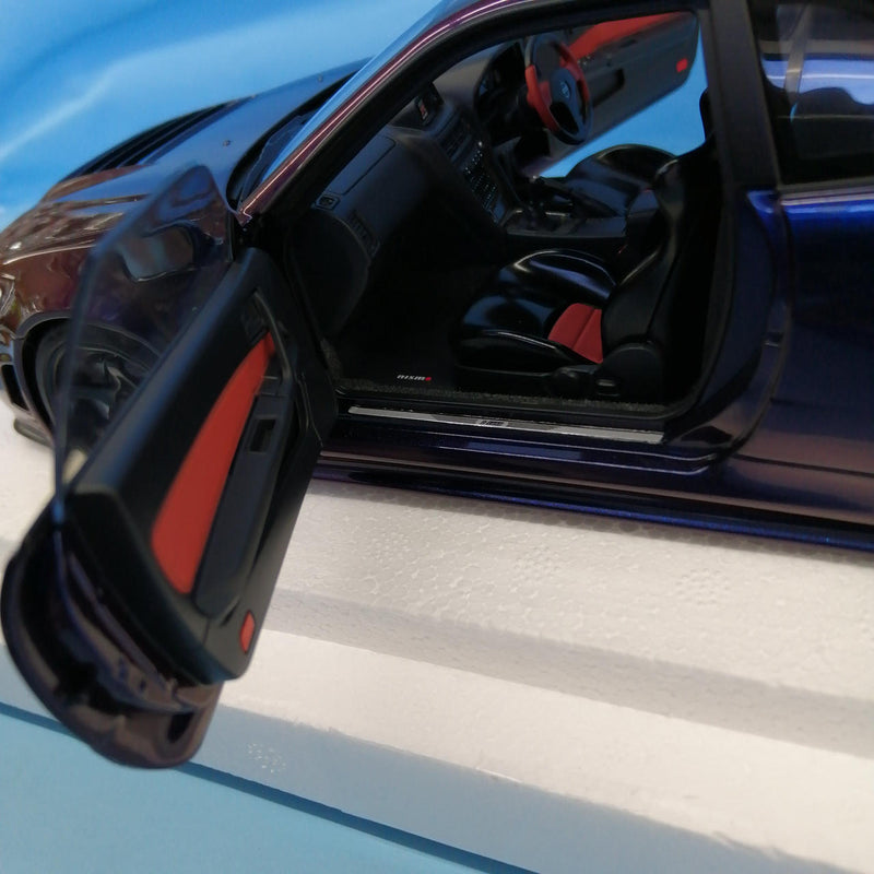 Cargue la imagen en el visor de la galería, AUTOart 77464 1/18 Nismo R34 GT-R Z-TUNE Scale Car– Used

