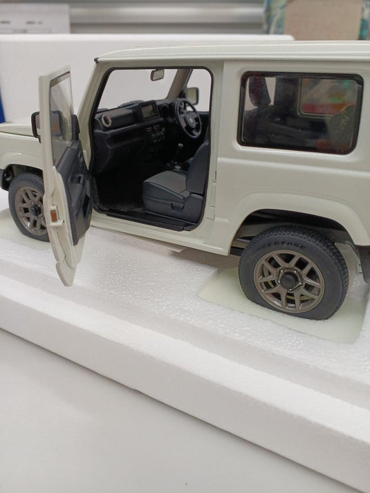 AUTOart Suzuki Jimny JB64 (White Pearl) 1/18 Scale Diecast Car– Used