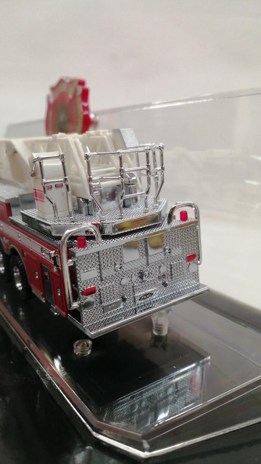 CODE 3 12910 ELSMERE FIRE DEPT T30 1/64 Diecast Model– Used