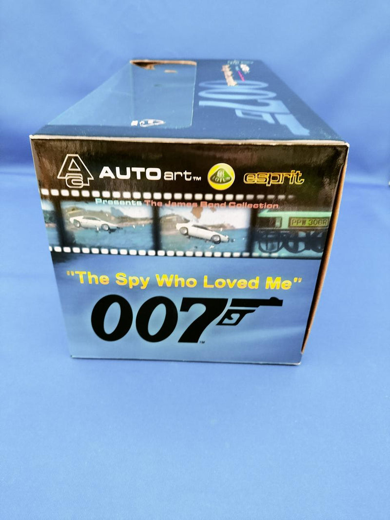 Laden Sie das Bild in Galerie -Viewer, AUTOart &quot;The Spy Who Loved Me&quot; Lotus Esprit S1 1/18 Scale Car– Used
